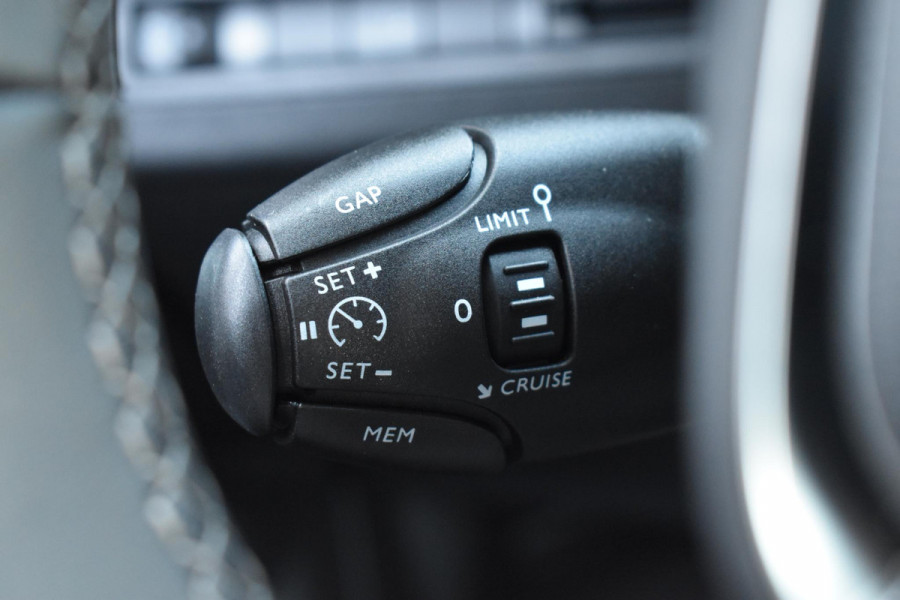 Peugeot 3008 1.2 PureTech 130PK Allure | Carplay | Camera | 19 inch. | Incl. garantie