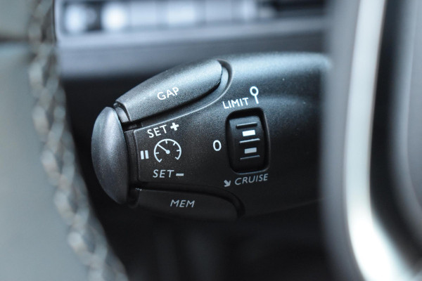 Peugeot 3008 1.2 PureTech 130PK Allure | Carplay | Camera | 19 inch. | Incl. garantie