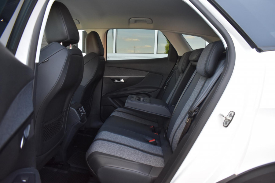 Peugeot 3008 1.2 PureTech 130PK Allure | Carplay | Camera | 19 inch. | Incl. garantie