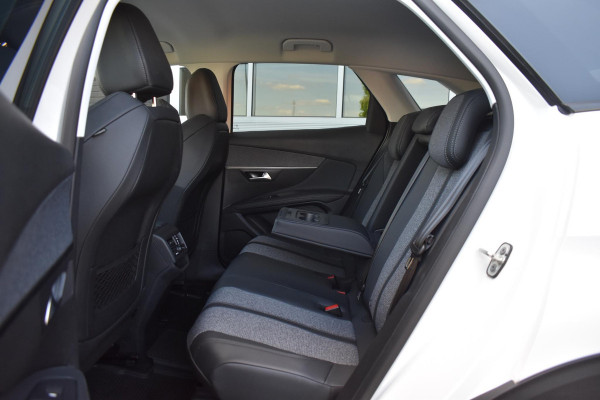 Peugeot 3008 1.2 PureTech 130PK Allure | Carplay | Camera | 19 inch. | Incl. garantie