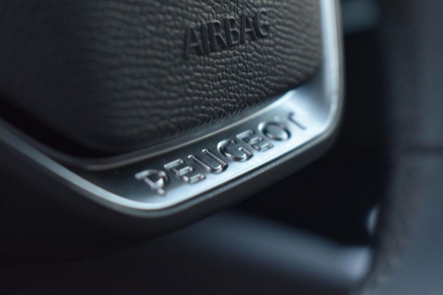 Peugeot 3008 1.2 PureTech 130PK Allure | Carplay | Camera | 19 inch. | Incl. garantie