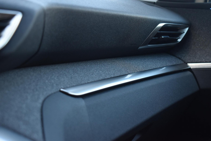 Peugeot 3008 1.2 PureTech 130PK Allure | Carplay | Camera | 19 inch. | Incl. garantie
