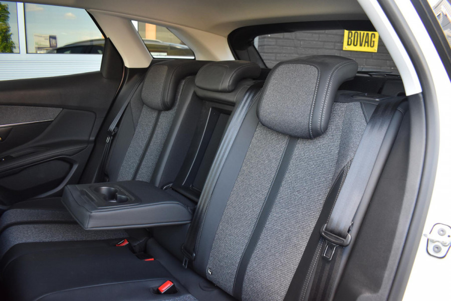 Peugeot 3008 1.2 PureTech 130PK Allure | Carplay | Camera | 19 inch. | Incl. garantie