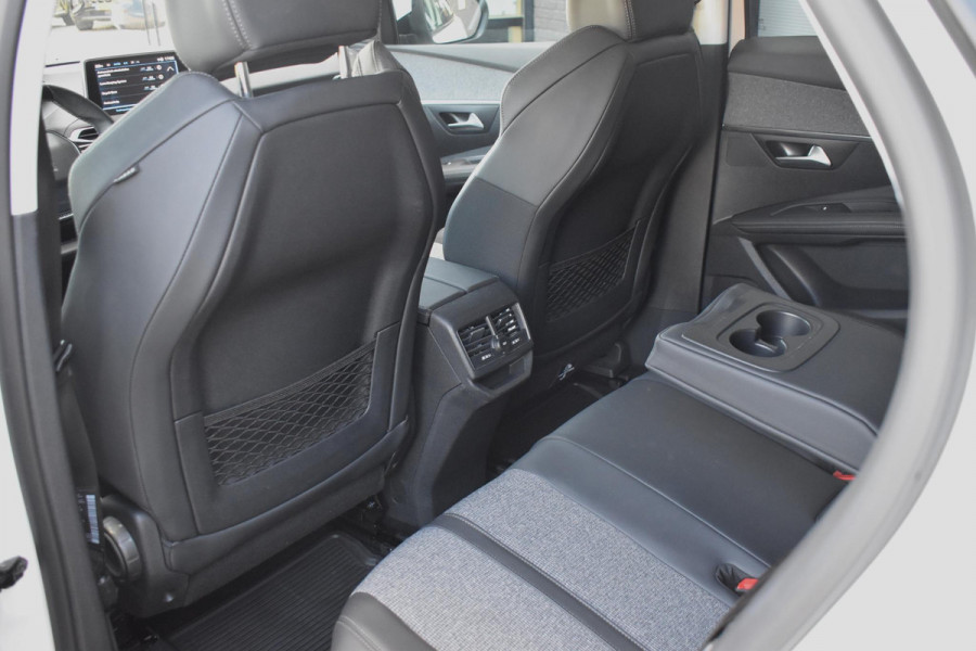 Peugeot 3008 1.2 PureTech 130PK Allure | Carplay | Camera | 19 inch. | Incl. garantie