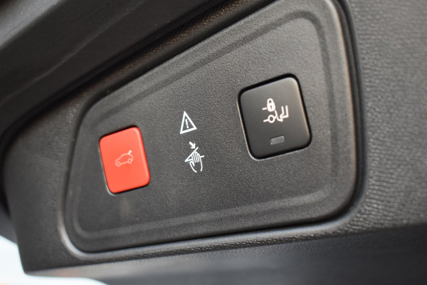 Peugeot 3008 1.2 PureTech 130PK Allure | Carplay | Camera | 19 inch. | Incl. garantie