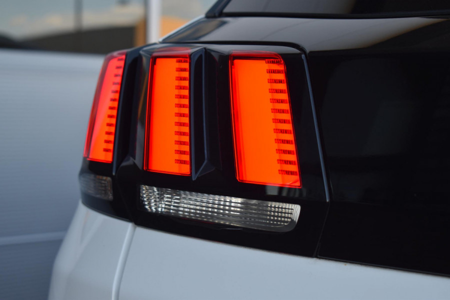 Peugeot 3008 1.2 PureTech 130PK Allure | Carplay | Camera | 19 inch. | Incl. garantie