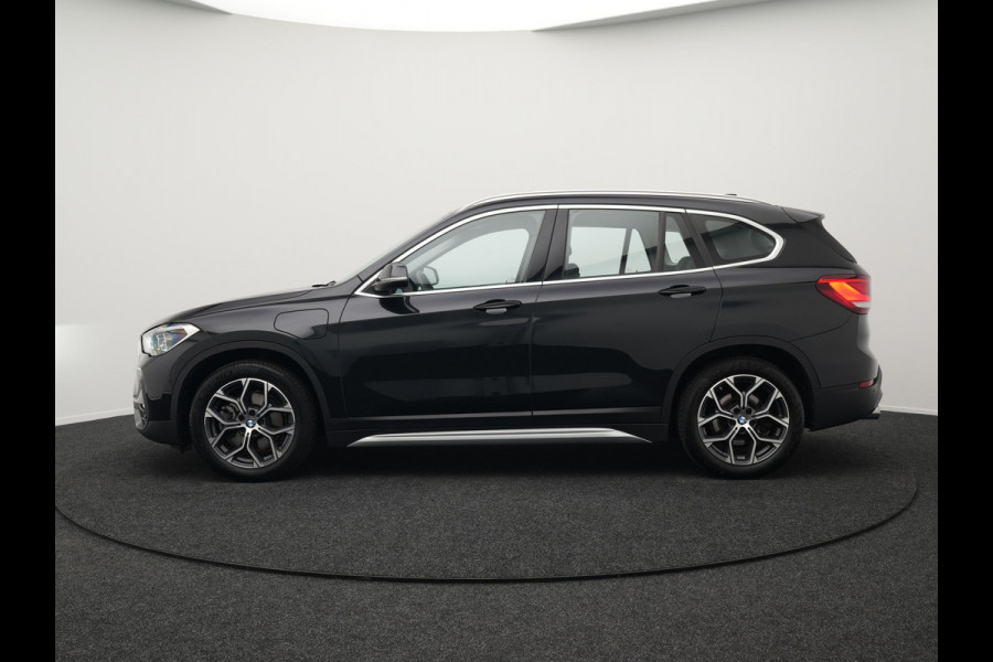 BMW X1 xDrive25e X Line Plug In Hybrid 221pk Dealer O.H. PHEV | Sportstoelen Verwarmd | Adaptive Cruise | Navigatie | Sfeerverlichting | Climate Control | DAB | LED Koplampen | L.M. 18" |