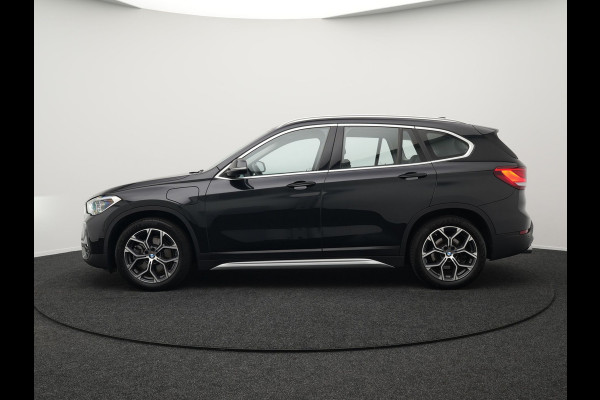BMW X1 xDrive25e X Line Plug In Hybrid 221pk Dealer O.H. PHEV | Sportstoelen Verwarmd | Adaptive Cruise | Navigatie | Sfeerverlichting | Climate Control | DAB | LED Koplampen | L.M. 18" |