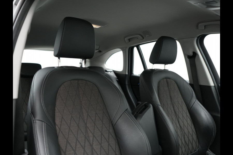BMW X1 xDrive25e X Line Plug In Hybrid 221pk Dealer O.H. PHEV | Sportstoelen Verwarmd | Adaptive Cruise | Navigatie | Sfeerverlichting | Climate Control | DAB | LED Koplampen | L.M. 18" |