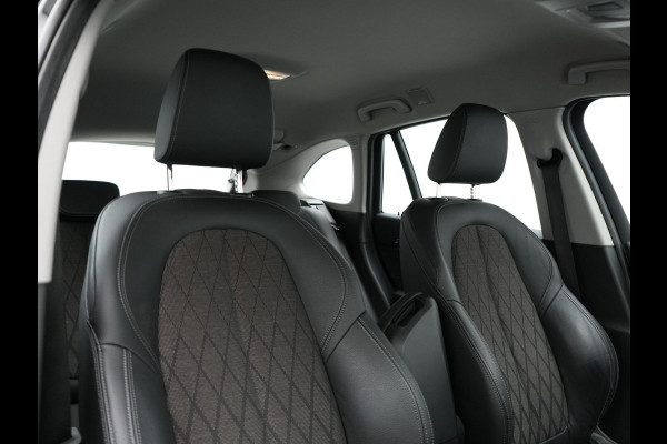 BMW X1 xDrive25e X Line Plug In Hybrid 221pk Dealer O.H. PHEV | Sportstoelen Verwarmd | Adaptive Cruise | Navigatie | Sfeerverlichting | Climate Control | DAB | LED Koplampen | L.M. 18" |