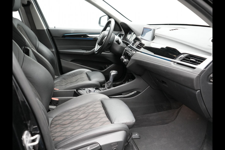 BMW X1 xDrive25e X Line Plug In Hybrid 221pk Dealer O.H. PHEV | Sportstoelen Verwarmd | Adaptive Cruise | Navigatie | Sfeerverlichting | Climate Control | DAB | LED Koplampen | L.M. 18" |