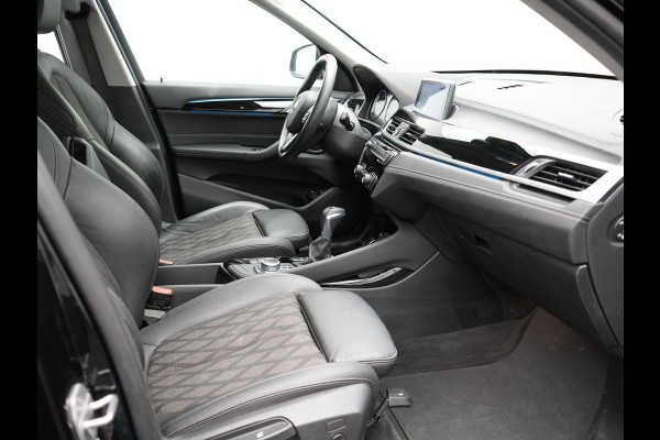 BMW X1 xDrive25e X Line Plug In Hybrid 221pk Dealer O.H. PHEV | Sportstoelen Verwarmd | Adaptive Cruise | Navigatie | Sfeerverlichting | Climate Control | DAB | LED Koplampen | L.M. 18" |