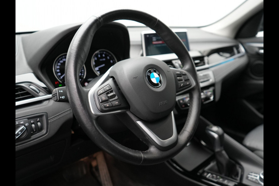 BMW X1 xDrive25e X Line Plug In Hybrid 221pk Dealer O.H. PHEV | Sportstoelen Verwarmd | Adaptive Cruise | Navigatie | Sfeerverlichting | Climate Control | DAB | LED Koplampen | L.M. 18" |