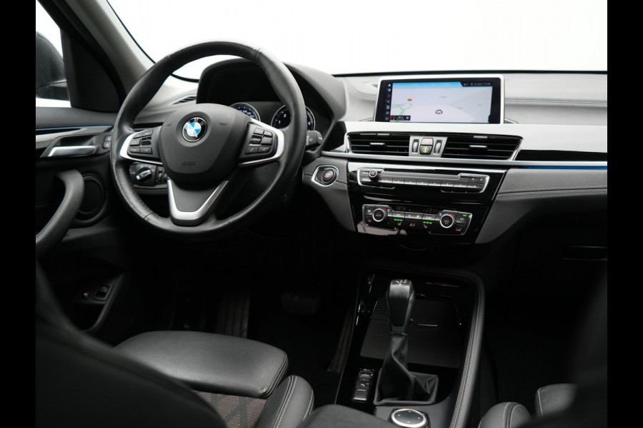 BMW X1 xDrive25e X Line Plug In Hybrid 221pk Dealer O.H. PHEV | Sportstoelen Verwarmd | Adaptive Cruise | Navigatie | Sfeerverlichting | Climate Control | DAB | LED Koplampen | L.M. 18" |