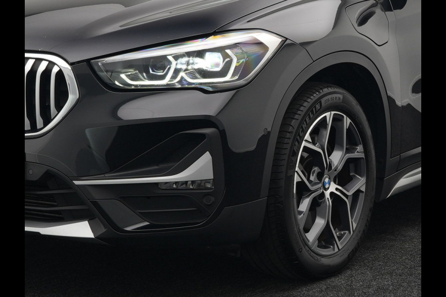 BMW X1 xDrive25e X Line Plug In Hybrid 221pk Dealer O.H. PHEV | Sportstoelen Verwarmd | Adaptive Cruise | Navigatie | Sfeerverlichting | Climate Control | DAB | LED Koplampen | L.M. 18" |