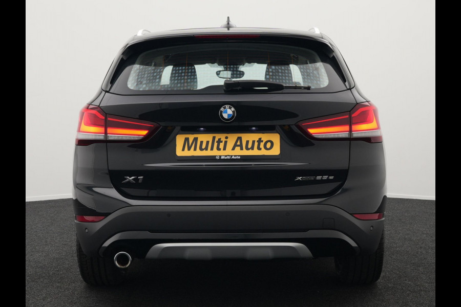 BMW X1 xDrive25e X Line Plug In Hybrid 221pk Dealer O.H. PHEV | Sportstoelen Verwarmd | Adaptive Cruise | Navigatie | Sfeerverlichting | Climate Control | DAB | LED Koplampen | L.M. 18" |