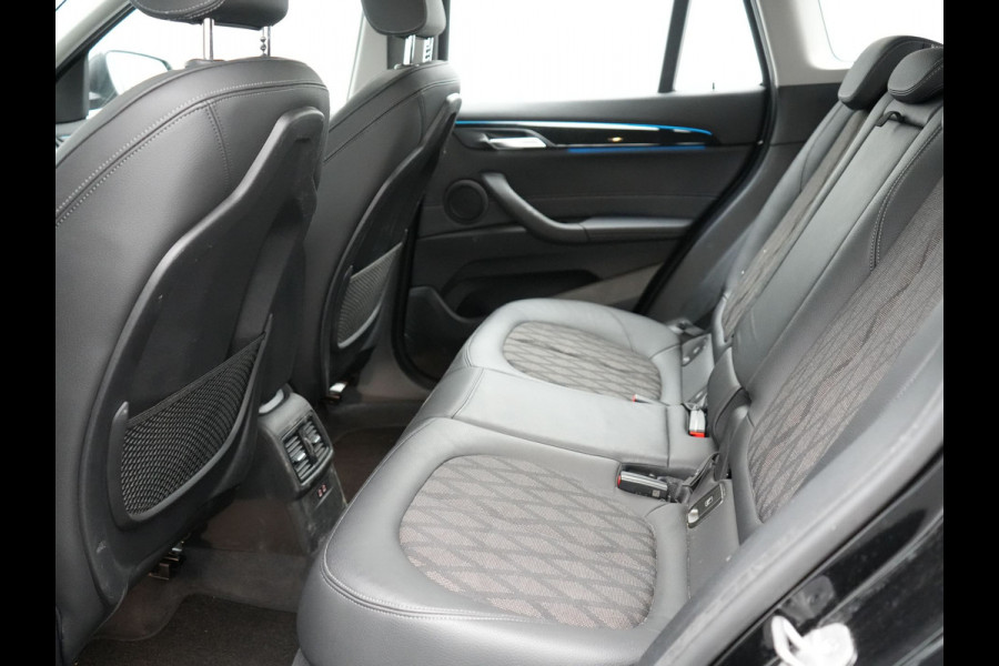 BMW X1 xDrive25e X Line Plug In Hybrid 221pk Dealer O.H. PHEV | Sportstoelen Verwarmd | Adaptive Cruise | Navigatie | Sfeerverlichting | Climate Control | DAB | LED Koplampen | L.M. 18" |