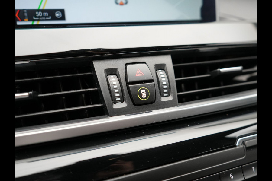 BMW X1 xDrive25e X Line Plug In Hybrid 221pk Dealer O.H. PHEV | Sportstoelen Verwarmd | Adaptive Cruise | Navigatie | Sfeerverlichting | Climate Control | DAB | LED Koplampen | L.M. 18" |