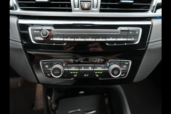 BMW X1 xDrive25e X Line Plug In Hybrid 221pk Dealer O.H. PHEV | Sportstoelen Verwarmd | Adaptive Cruise | Navigatie | Sfeerverlichting | Climate Control | DAB | LED Koplampen | L.M. 18" |