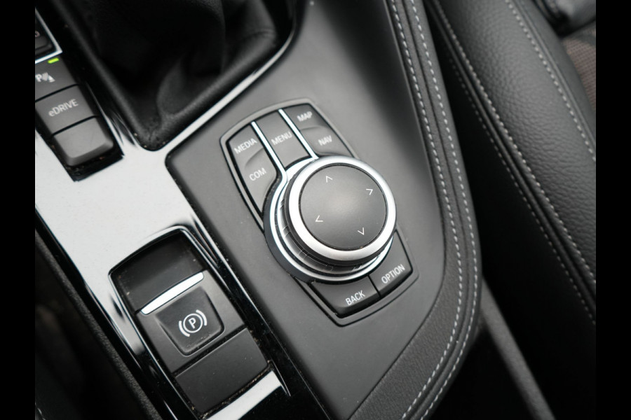 BMW X1 xDrive25e X Line Plug In Hybrid 221pk Dealer O.H. PHEV | Sportstoelen Verwarmd | Adaptive Cruise | Navigatie | Sfeerverlichting | Climate Control | DAB | LED Koplampen | L.M. 18" |