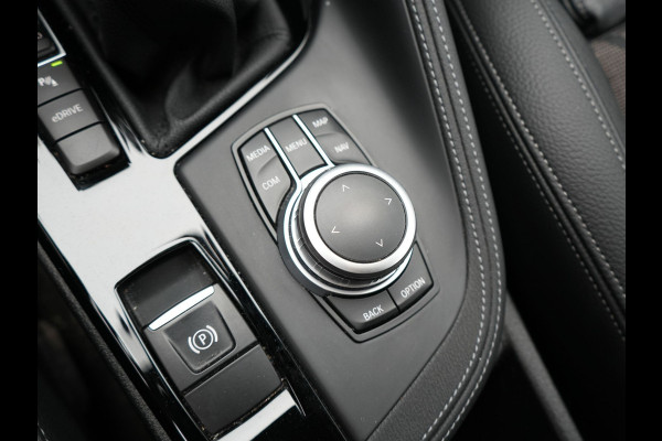 BMW X1 xDrive25e X Line Plug In Hybrid 221pk Dealer O.H. PHEV | Sportstoelen Verwarmd | Adaptive Cruise | Navigatie | Sfeerverlichting | Climate Control | DAB | LED Koplampen | L.M. 18" |