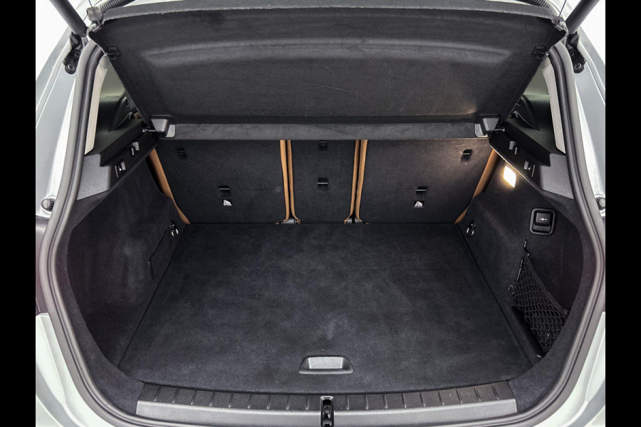 BMW 2 Serie Active Tourer 218i High Executive Automaat (PANORAMADAK, STOELVERWARMING, HEAD-UP, CAMERA, DEALER ONDERHOUDEN)