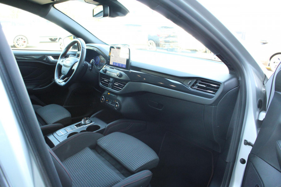 Ford Focus 1.5 EcoBoost ST Line X Business | Full LED | Trekhaak | Winterpack | Cruise Control | Climate Control | Navigatie | B&O Audio |