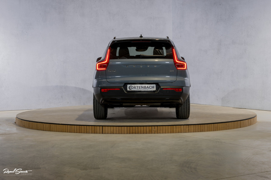 Volvo XC40 2.0 B4 R-Design | Memory | Cruise control | 360 camera | Apple carplay |