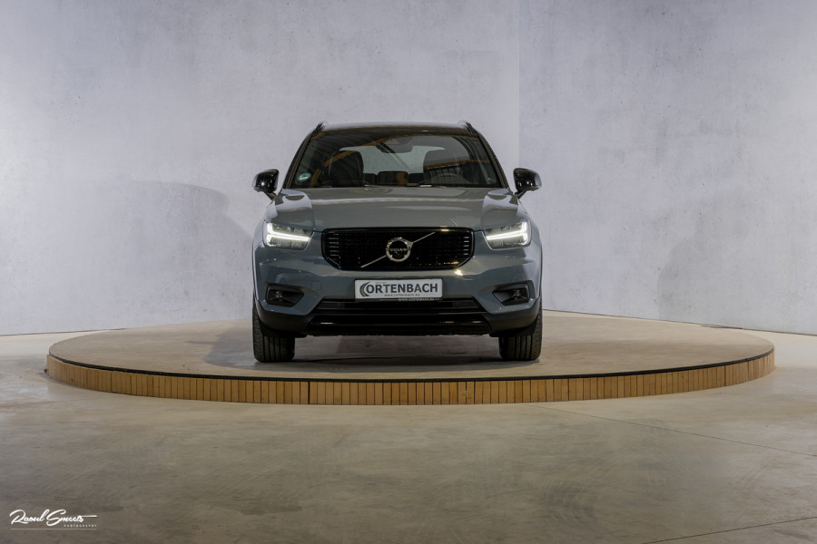 Volvo XC40 2.0 B4 R-Design | Memory | Cruise control | 360 camera | Apple carplay |