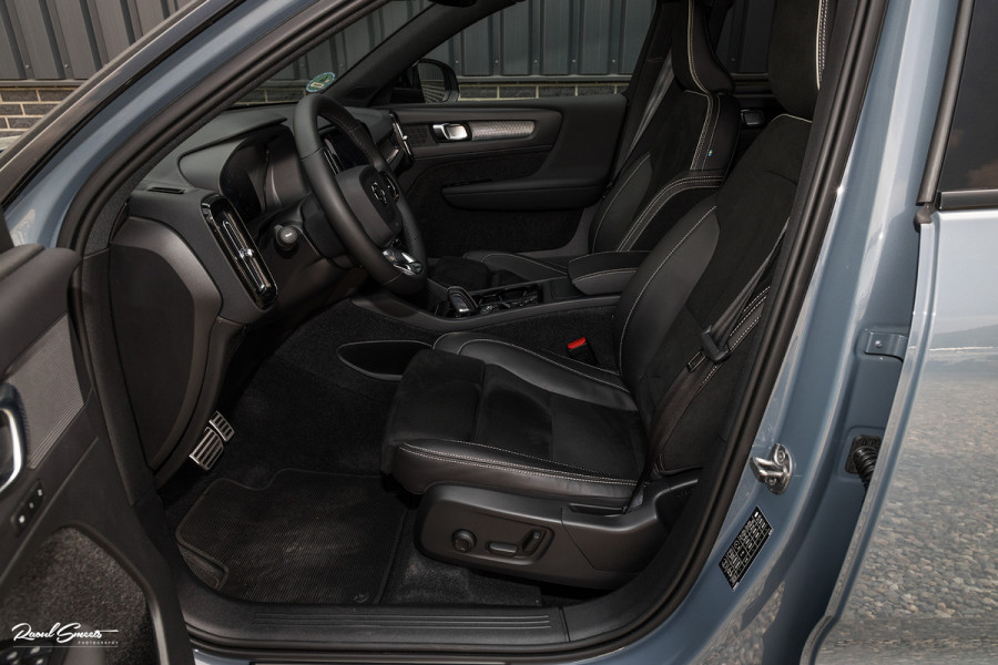 Volvo XC40 2.0 B4 R-Design | Memory | Cruise control | 360 camera | Apple carplay |
