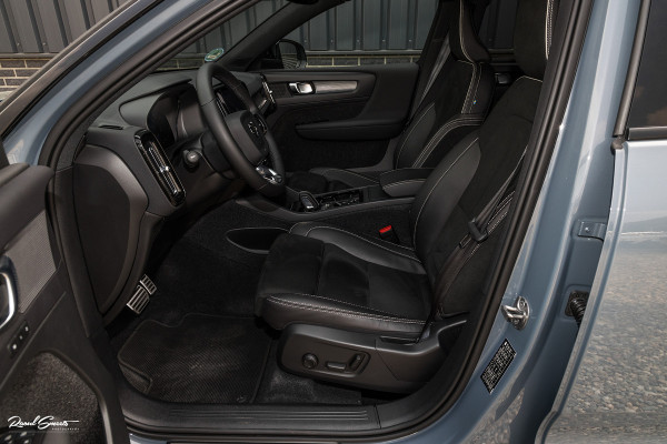 Volvo XC40 2.0 B4 R-Design | Memory | Cruise control | 360 camera | Apple carplay |