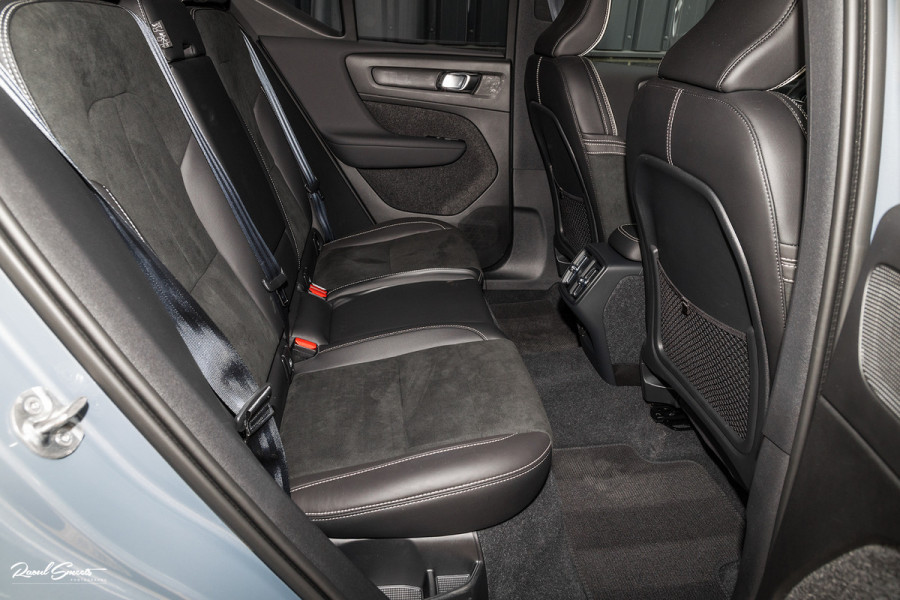 Volvo XC40 2.0 B4 R-Design | Memory | Cruise control | 360 camera | Apple carplay |