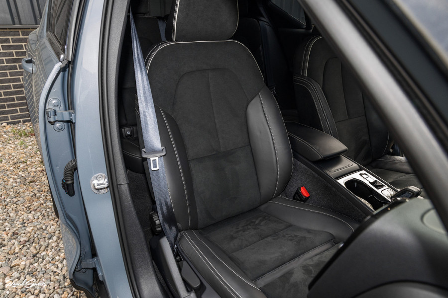 Volvo XC40 2.0 B4 R-Design | Memory | Cruise control | 360 camera | Apple carplay |