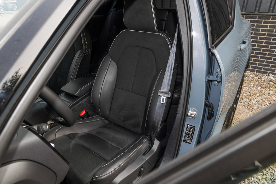 Volvo XC40 2.0 B4 R-Design | Memory | Cruise control | 360 camera | Apple carplay |
