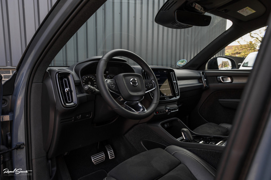 Volvo XC40 2.0 B4 R-Design | Memory | Cruise control | 360 camera | Apple carplay |