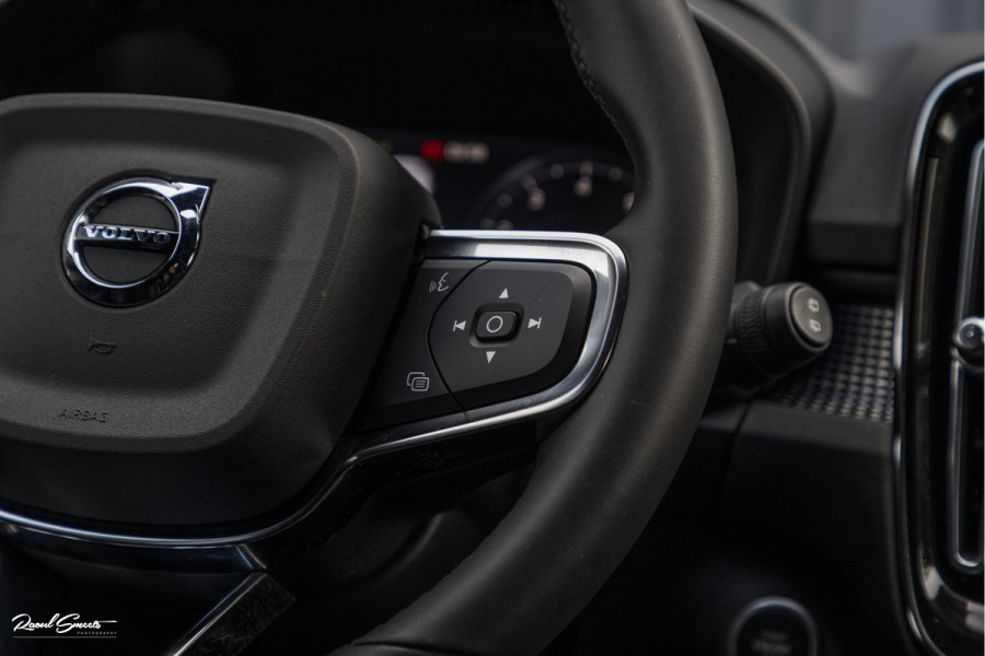 Volvo XC40 2.0 B4 R-Design | Memory | Cruise control | 360 camera | Apple carplay |