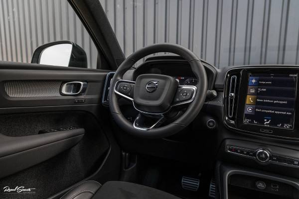 Volvo XC40 2.0 B4 R-Design | Memory | Cruise control | 360 camera | Apple carplay |