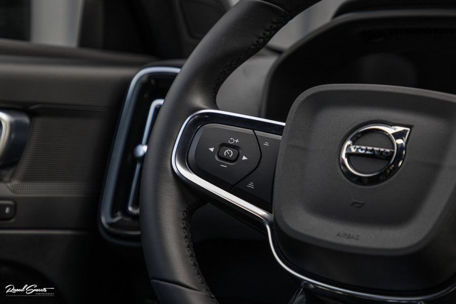 Volvo XC40 2.0 B4 R-Design | Memory | Cruise control | 360 camera | Apple carplay |