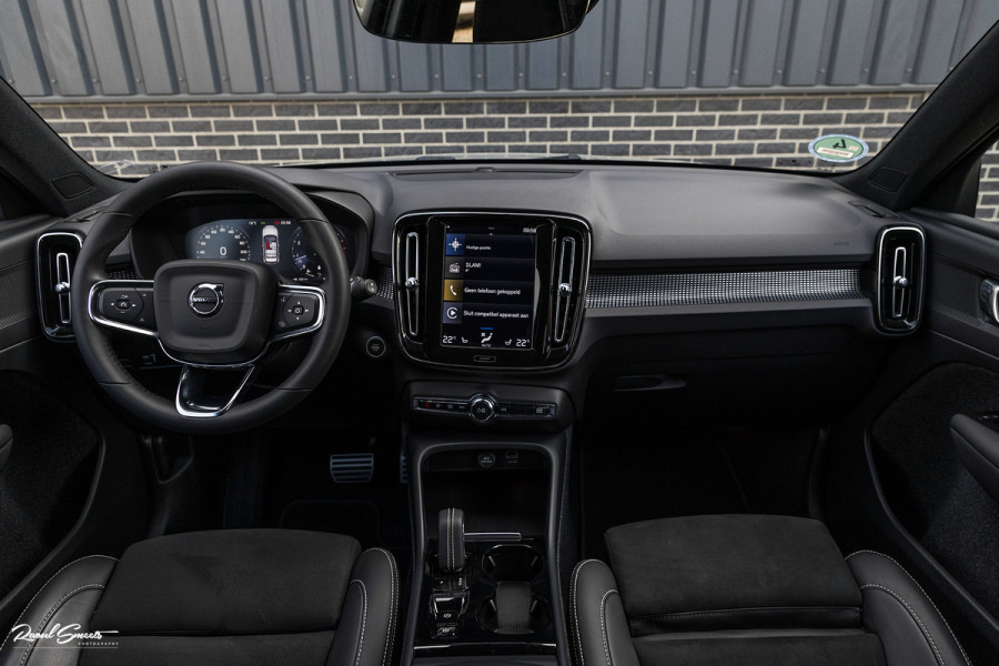 Volvo XC40 2.0 B4 R-Design | Memory | Cruise control | 360 camera | Apple carplay |