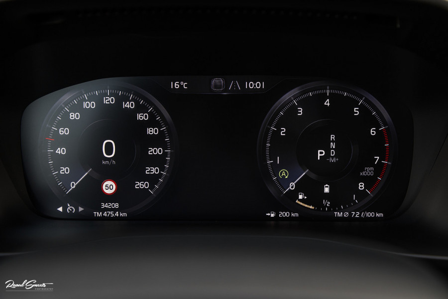 Volvo XC40 2.0 B4 R-Design | Memory | Cruise control | 360 camera | Apple carplay |