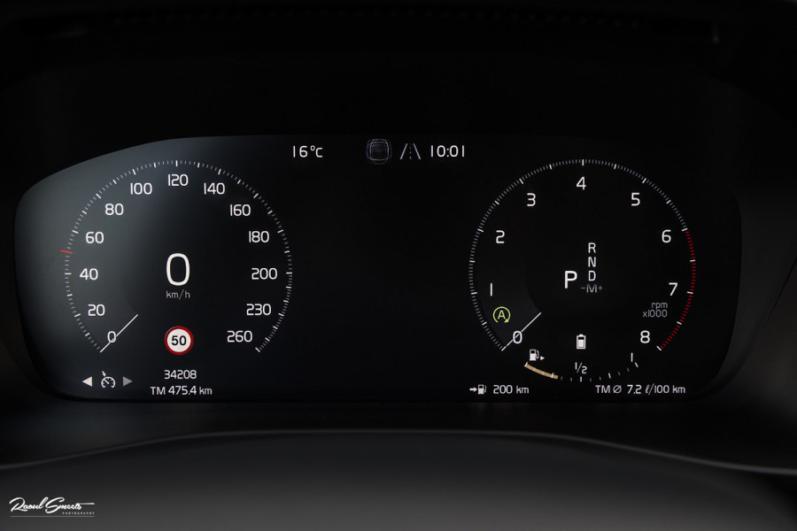 Volvo XC40 2.0 B4 R-Design | Memory | Cruise control | 360 camera | Apple carplay |