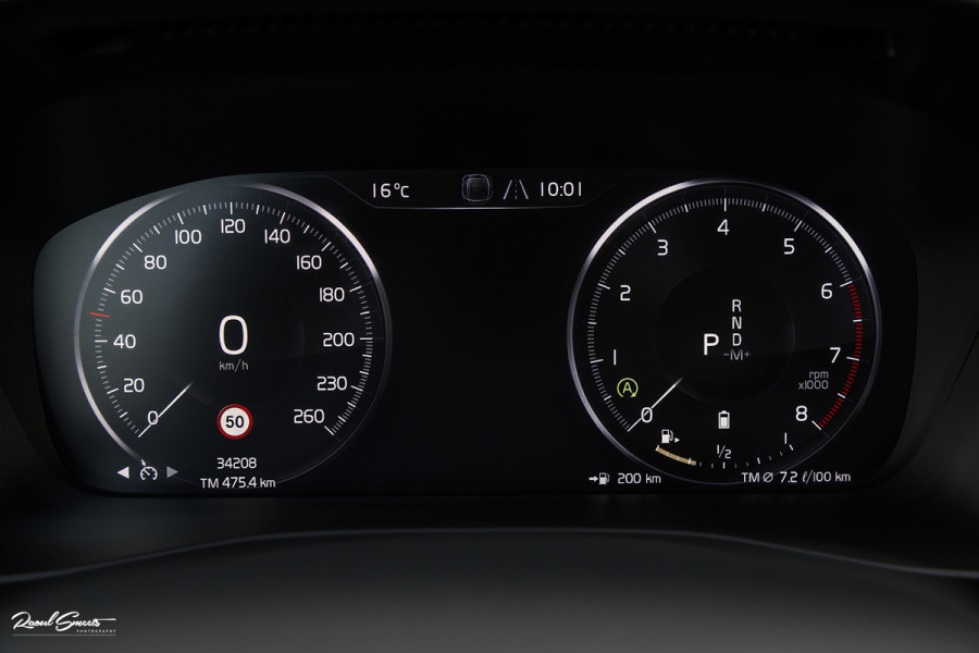 Volvo XC40 2.0 B4 R-Design | Memory | Cruise control | 360 camera | Apple carplay |