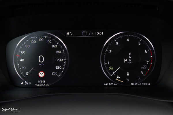 Volvo XC40 2.0 B4 R-Design | Memory | Cruise control | 360 camera | Apple carplay |