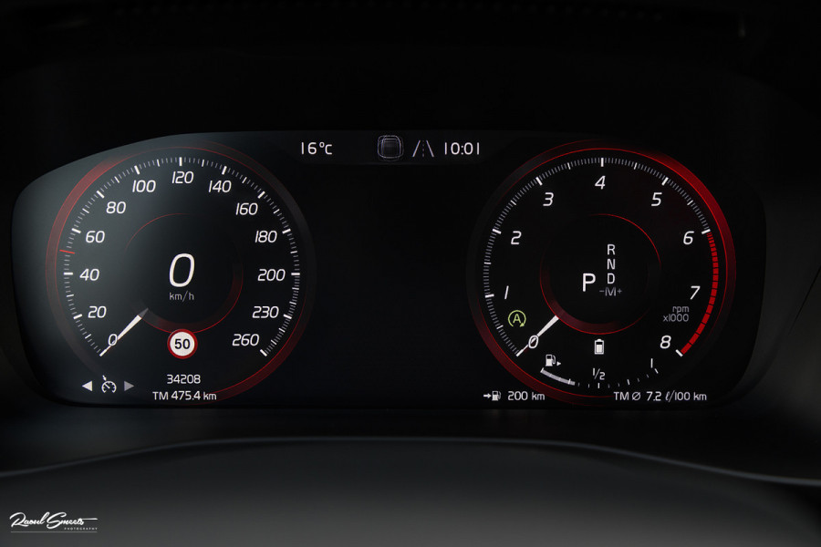 Volvo XC40 2.0 B4 R-Design | Memory | Cruise control | 360 camera | Apple carplay |