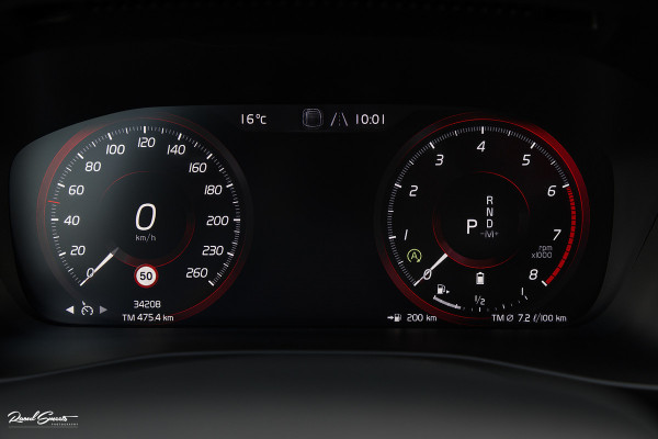 Volvo XC40 2.0 B4 R-Design | Memory | Cruise control | 360 camera | Apple carplay |