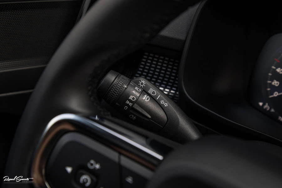 Volvo XC40 2.0 B4 R-Design | Memory | Cruise control | 360 camera | Apple carplay |