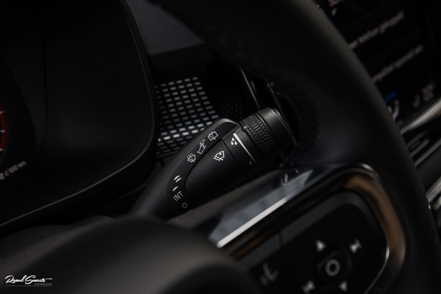 Volvo XC40 2.0 B4 R-Design | Memory | Cruise control | 360 camera | Apple carplay |