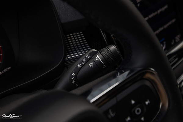 Volvo XC40 2.0 B4 R-Design | Memory | Cruise control | 360 camera | Apple carplay |