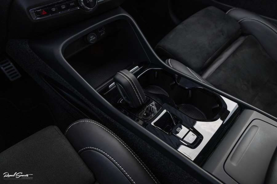 Volvo XC40 2.0 B4 R-Design | Memory | Cruise control | 360 camera | Apple carplay |