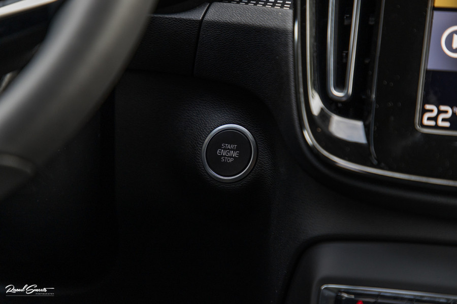 Volvo XC40 2.0 B4 R-Design | Memory | Cruise control | 360 camera | Apple carplay |